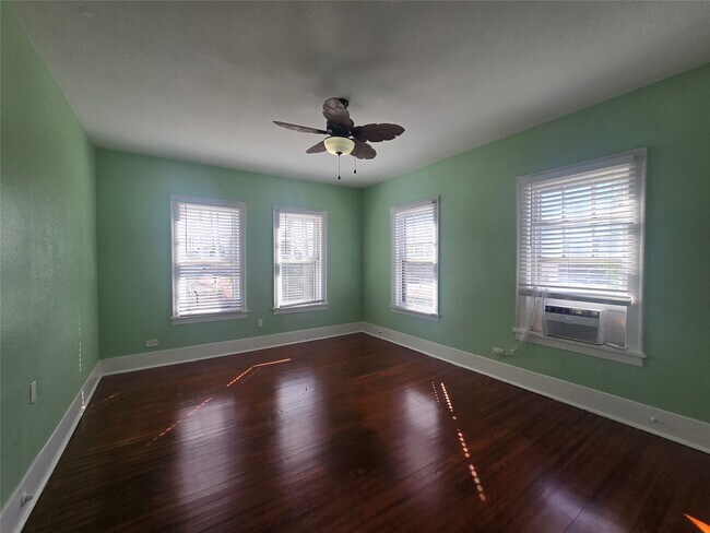Building Photo - 725 J