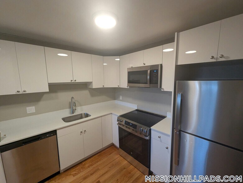 Building Photo - 226 Parker Hill Ave