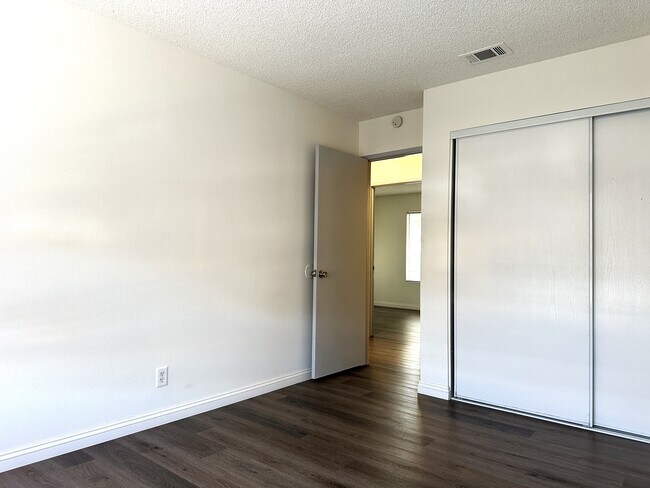 Building Photo - 14734 Santa Fe Trl