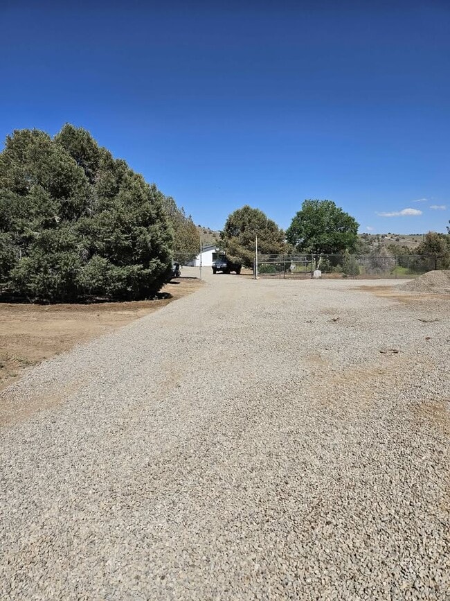 Building Photo - 1425 Sandstone Dr