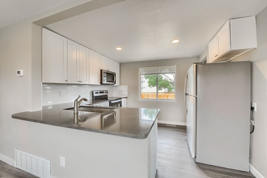 Building Photo - 6045 W Byers Pl