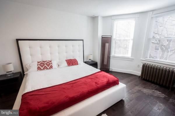 Building Photo - 1890 Ontario Pl NW