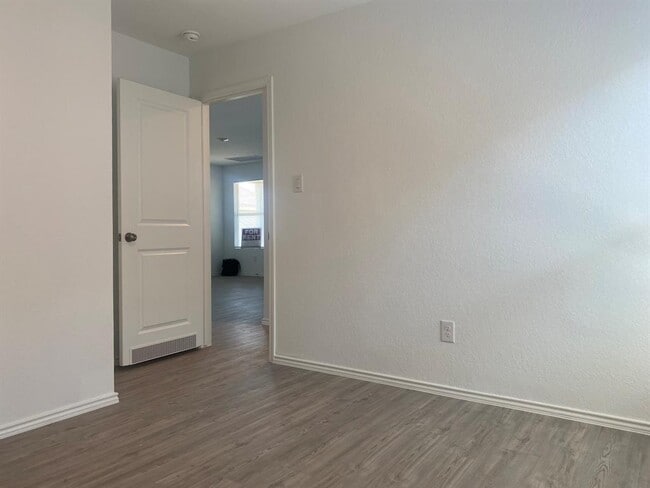 Building Photo - 7102 Satellite Wy