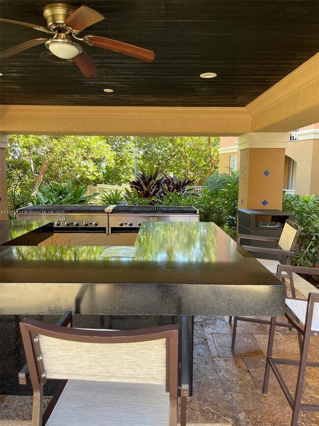 Building Photo - 19501 E Country Club Dr