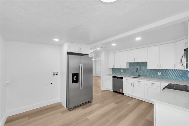 Building Photo - 358 Boca Ciega Dr