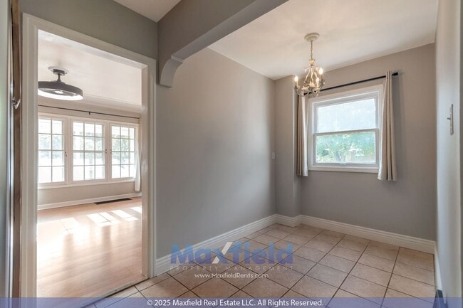 Building Photo - Charming Bungalow - Sugar House Area - 4BD...