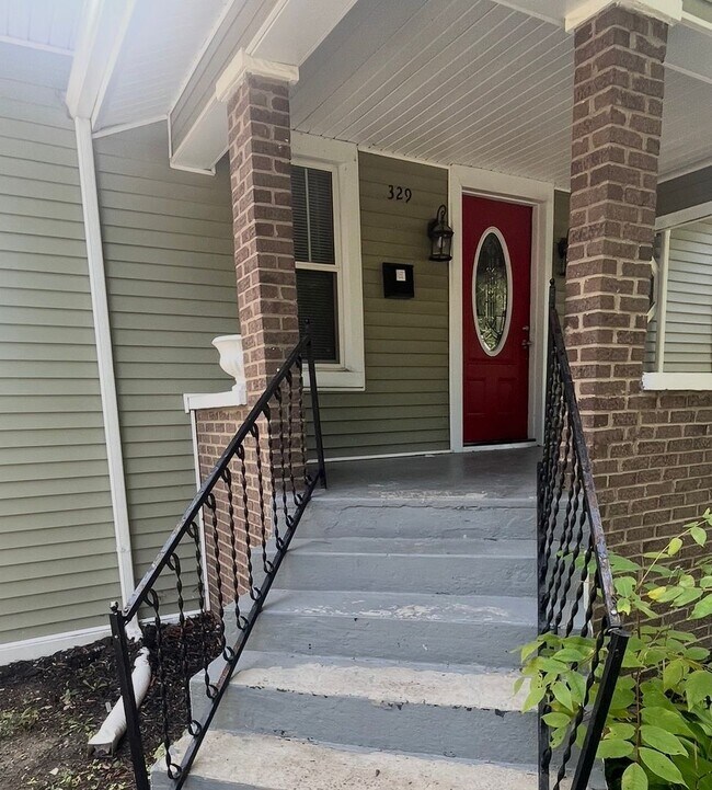 Building Photo - Beautifully updated 2 bedroom house!