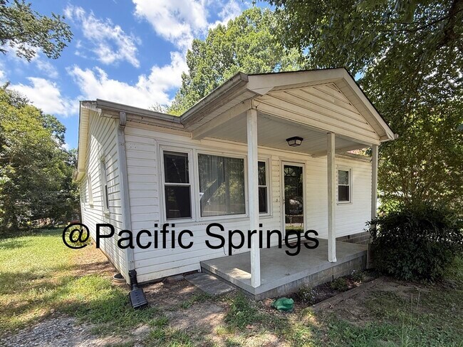Building Photo - 927 S Church St