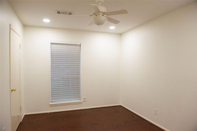 Building Photo - 9215 Kempwood Dr