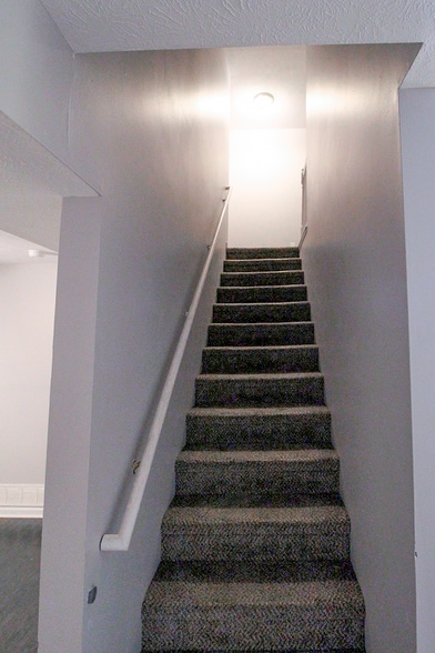 Building Photo - 561 Hampton Way