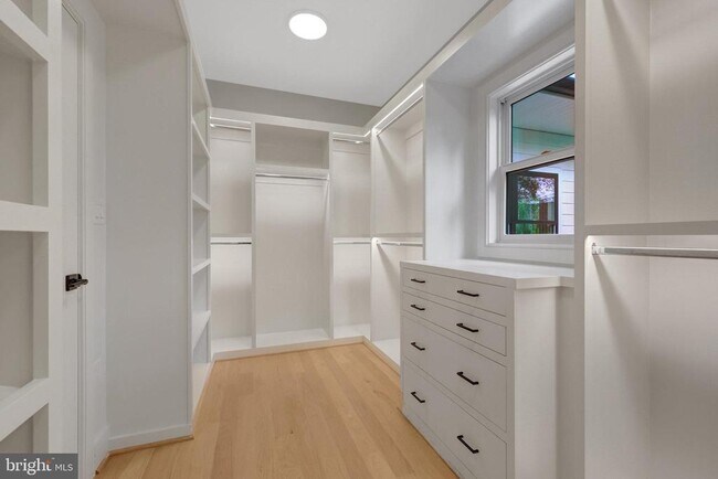 Building Photo - 6226 Kellogg Dr