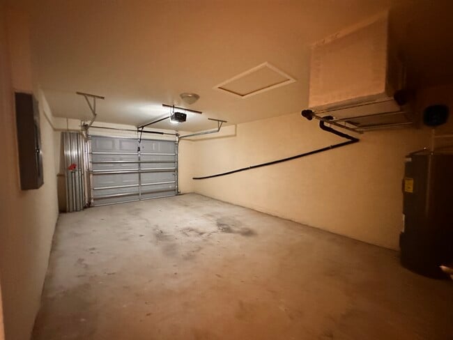 Building Photo - 531 SE 5th Pl