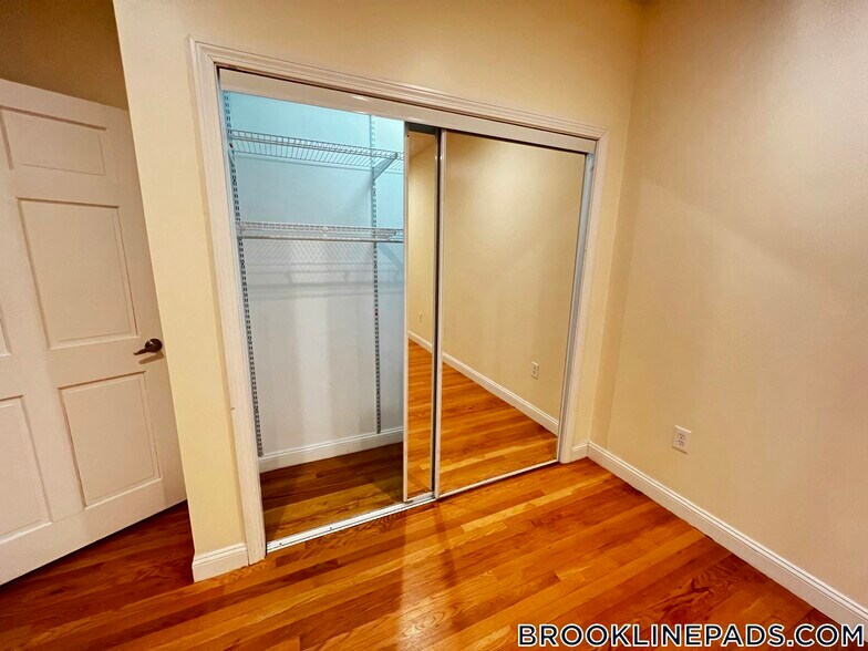 Building Photo - 1801 Beacon St