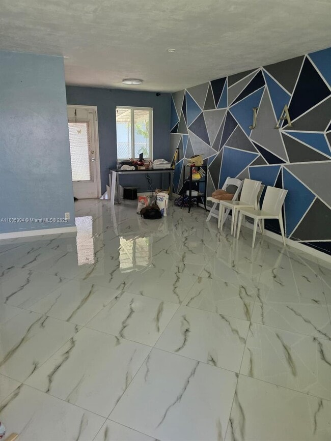 Building Photo - 1 bedroom in Hollywood FL 33020