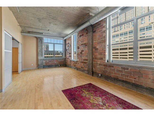 Building Photo - 521 S 7th St