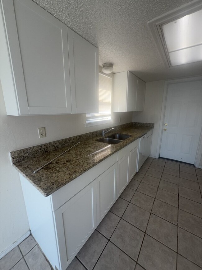 Building Photo - 18214 Almonte Ln