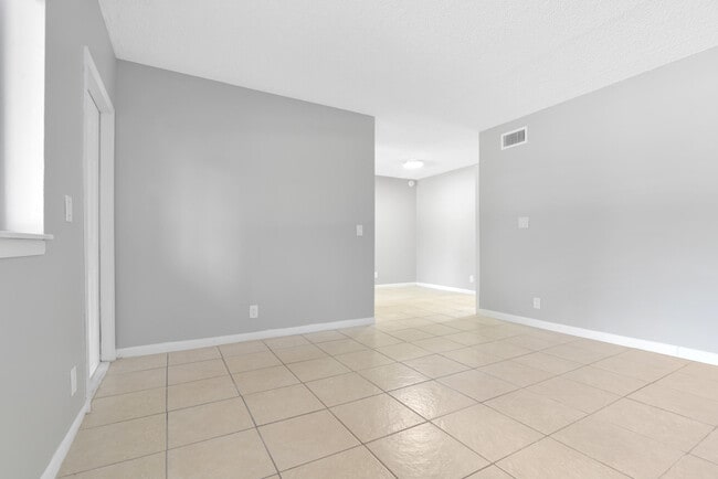 Building Photo - 400 Nottingham Cir