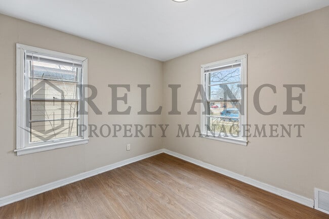 Building Photo - 2908 S Glenn Ave