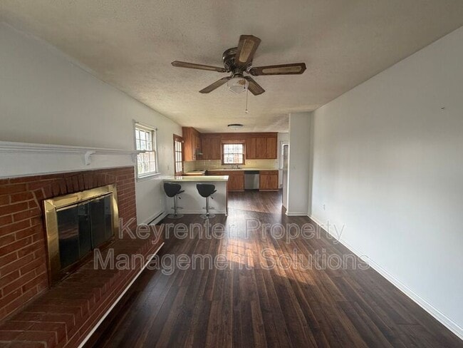 Building Photo - 907 Ladd Rd