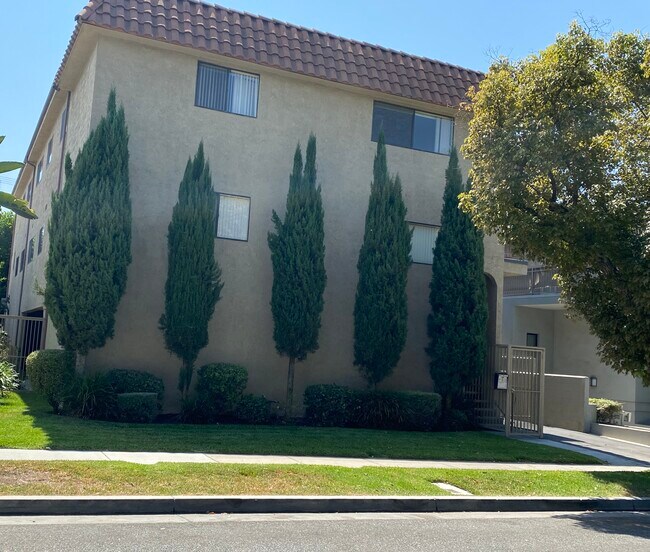 Primary Photo - 452 W California Ave