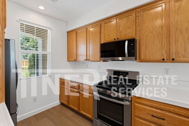 Building Photo - 3961 Martis St