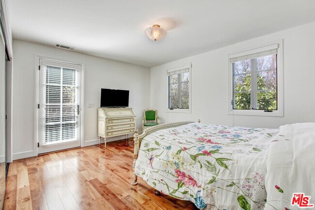 Building Photo - 725 Foothill Rd