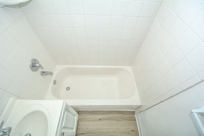 Building Photo - 306 N Azusa Ave