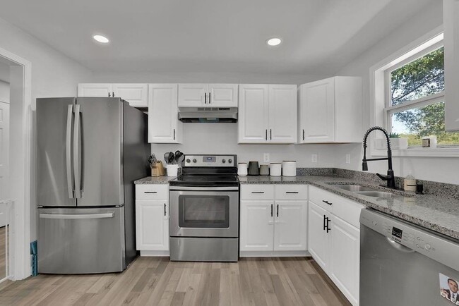 Building Photo - 280 Stone Mountain St