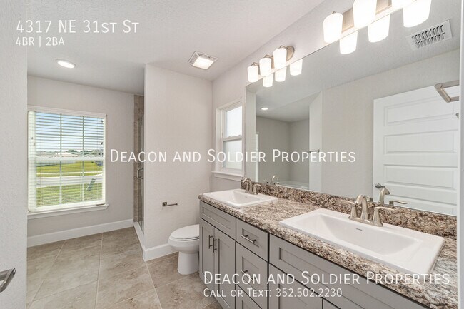 Building Photo - 4317 NE 31st St