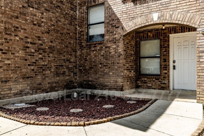 Building Photo - 8019 Hilltop Crest