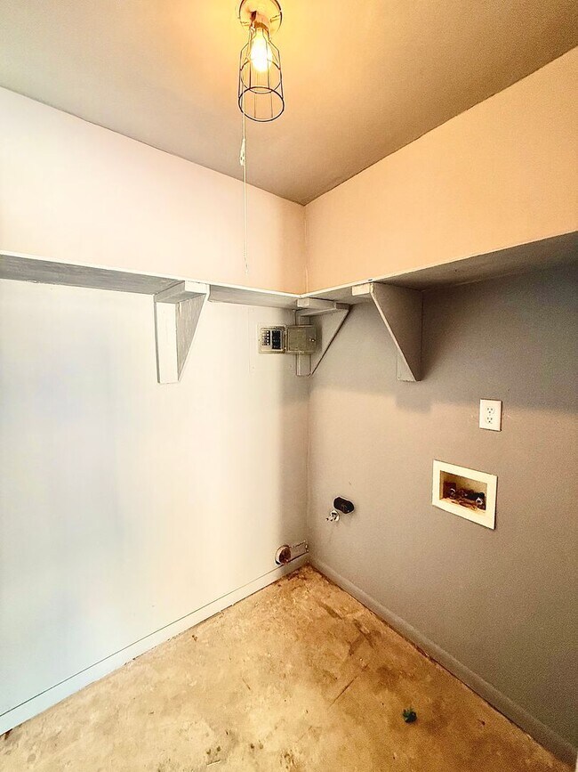 Building Photo - Immaculately Improved 2 Bedroom / 1 Bathroom Duplex & Immediately Available! - 50% Off One Full M...