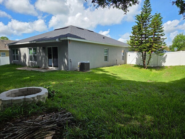 Building Photo - Move in Ready 3/2 in Lago Katrina