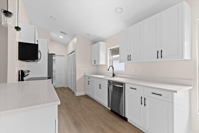 Building Photo - Sabal Springs Blvd