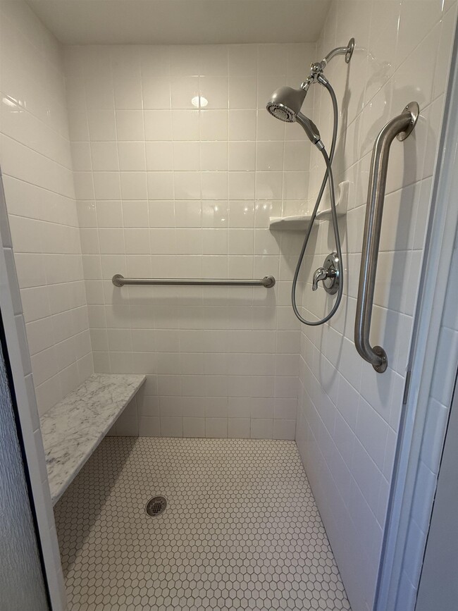 Building Photo - 69 Putney Hill Rd