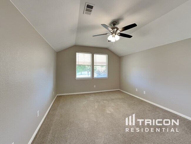 Building Photo - 523 Pinnacle Dr