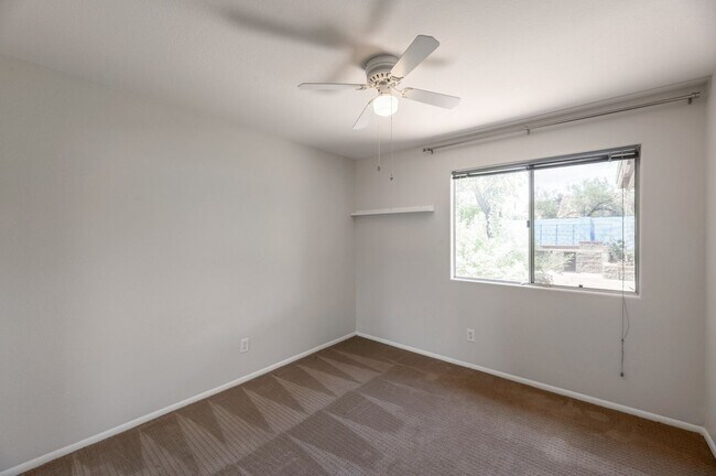 Building Photo - Stylish 3-Bedroom Home with Pool in Phoenix