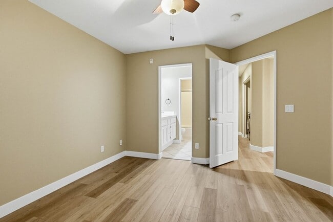 Building Photo - 2 Bedroom Townhome with Bonus Office in San Marcos