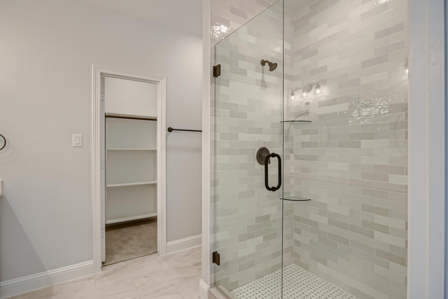 Building Photo - Stylish & Modern Home for Rent in the Heart of Dallas!