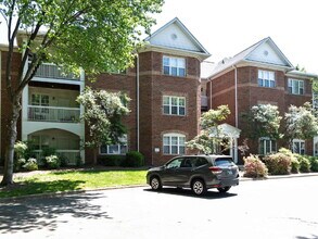 Building Photo - "Charming 3-Bedroom Condo with Cozy Fireplace - 1404 Sq Ft of Comfort in Prime NC Location!"