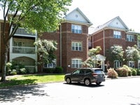 Building Photo - "Charming 3-Bedroom Condo with Cozy Fireplace - 1404 Sq Ft of Comfort in Prime NC Location!"