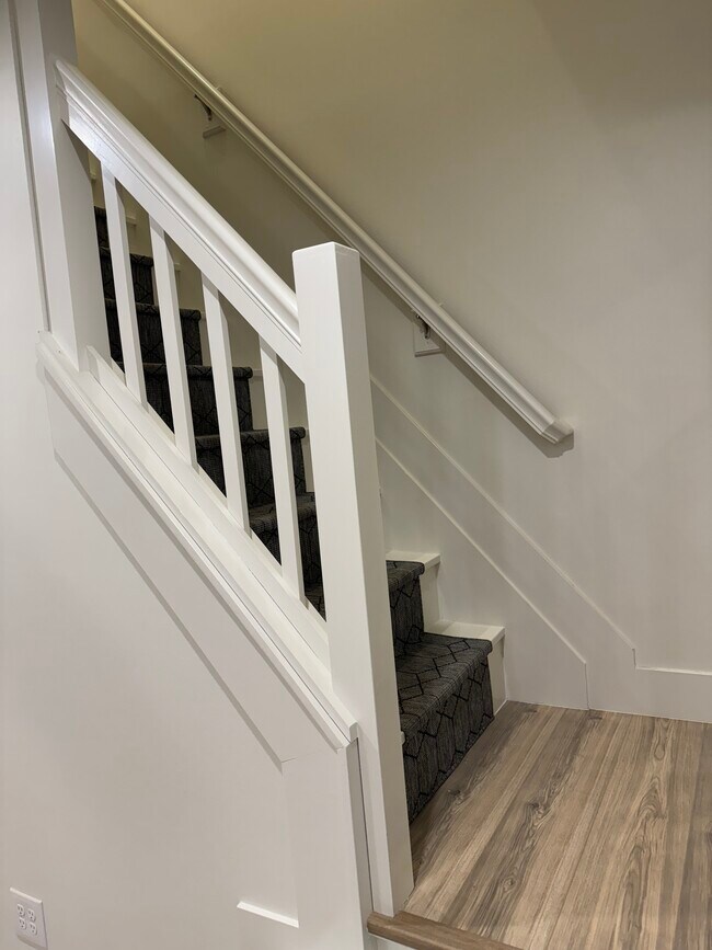 Building Photo - 1612 N Star Ave