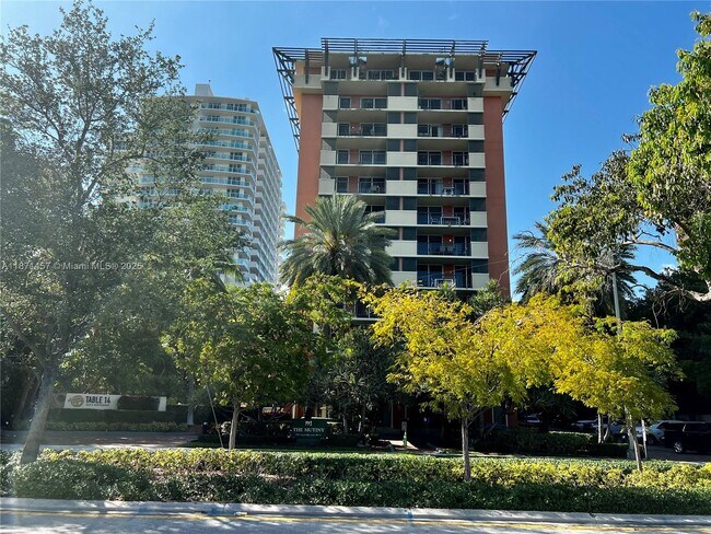 Building Photo - 2951 S Bayshore Dr