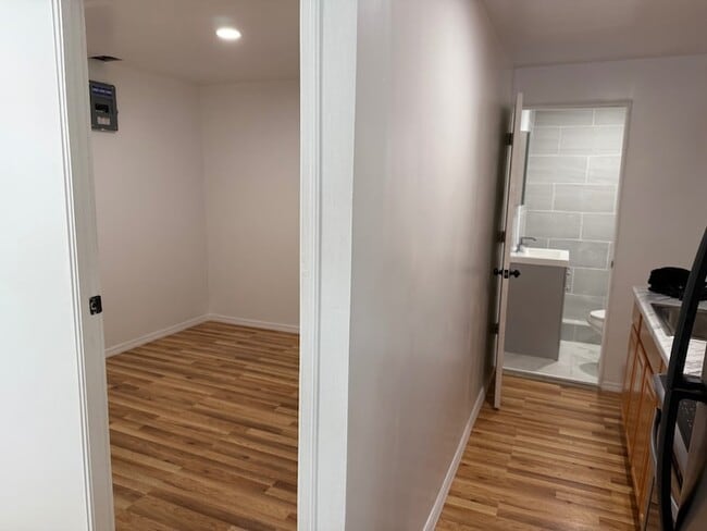 Building Photo - 111-23 Inwood St