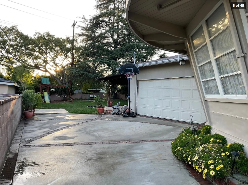 Building Photo - 1085 Riviera Dr