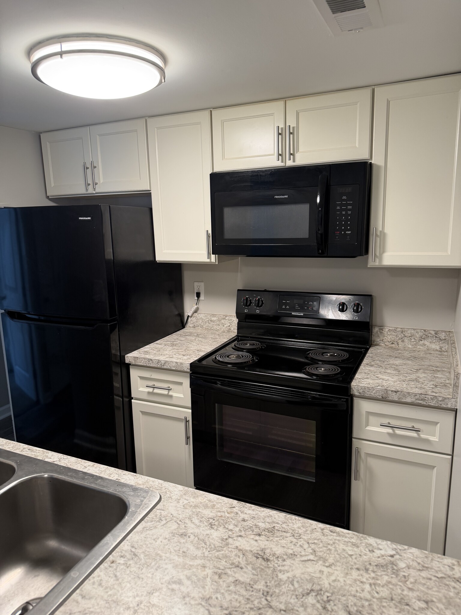 Kitchen - 1085 Merrimar Cir N
