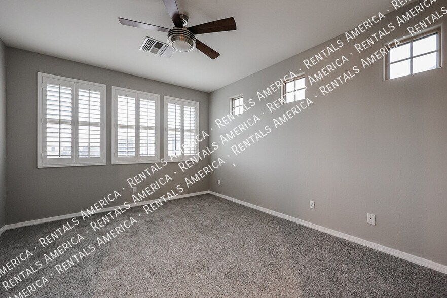 Building Photo - 1936 S Sycamore Pl