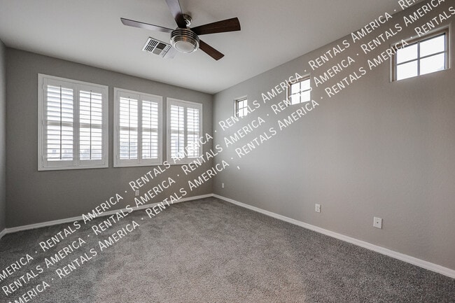 Building Photo - 1936 S Sycamore Pl