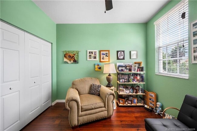 Building Photo - 691 SW Glen Crest Way