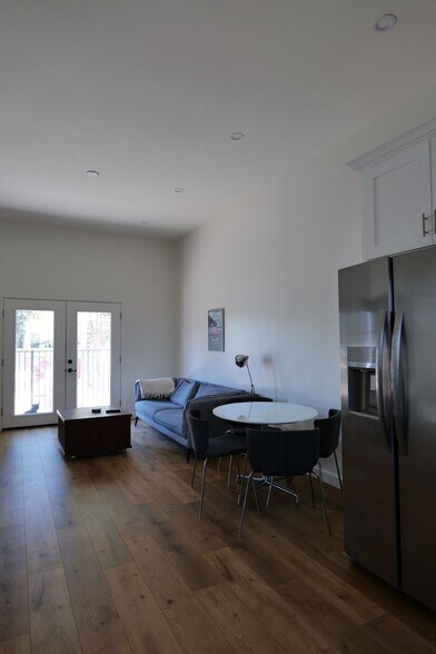 Building Photo - 10916 Arleta Ave