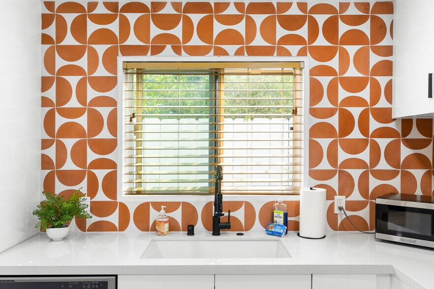 Building Photo - 321 N Gertruda Ave